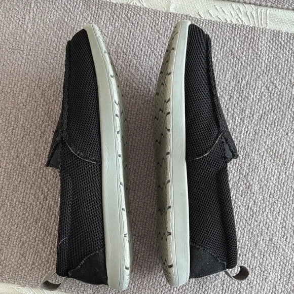 Sanuk Men's Black and Gray Casual Slip-Ons - Picture 2 of 3